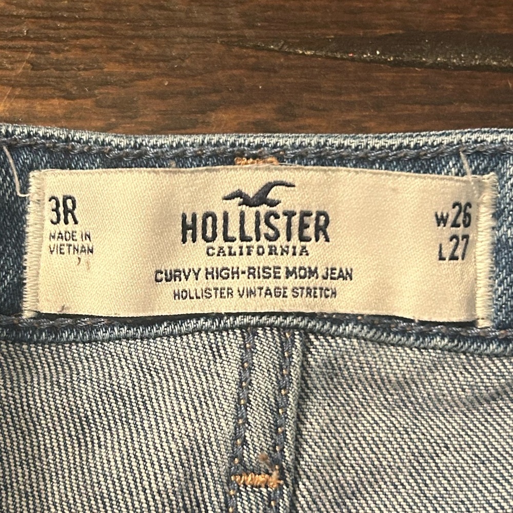 Hollister Blue Patchwork Curvy High Rise Mom Jeans - Picture 2 of 9